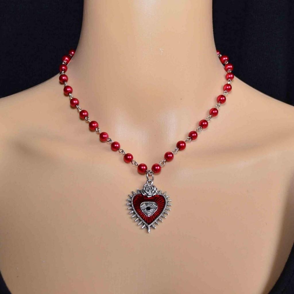 Modern Heartshaped Pendant Necklace For Women With Alloy Material And Gothic Style