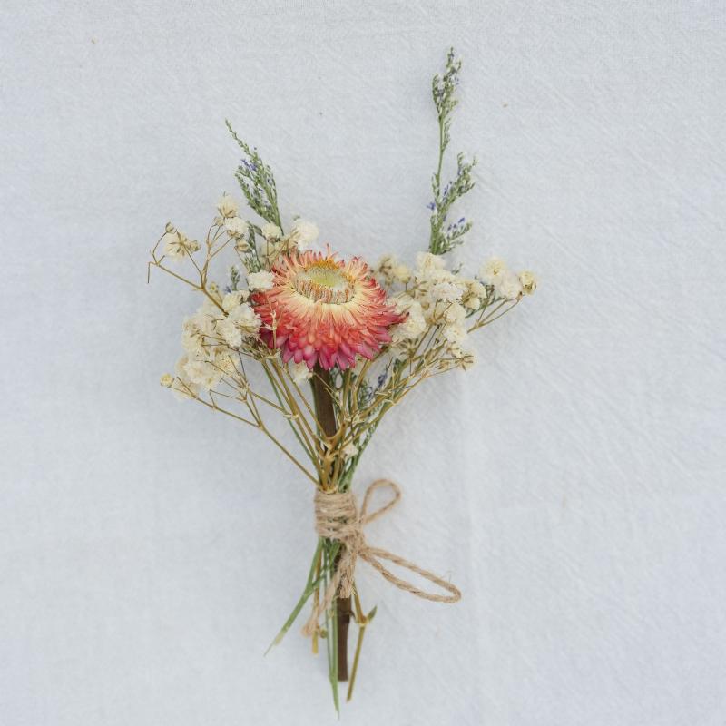 Handcrafted Mini Natural Dried Flower Bouquet 1Pcs Groomsmen Buttonholes for Wedding Bridesmaid Corsage Rustic Decor