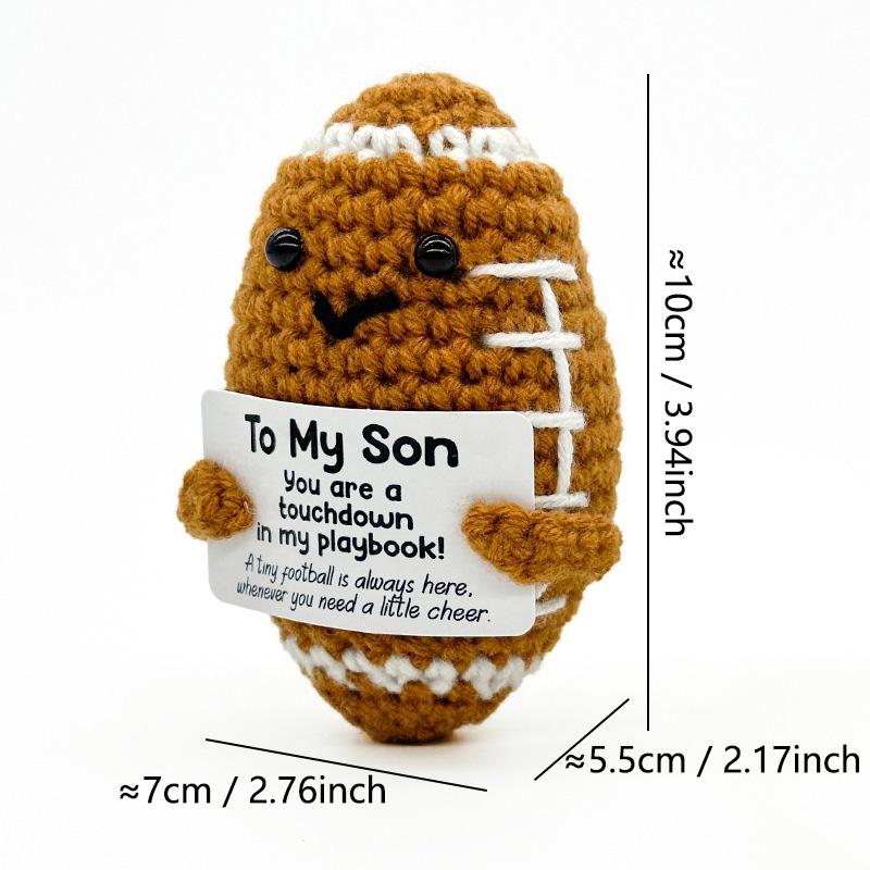 

Забавная вязаная крючком кукла регбист, излучающая позитивную энергию, с карточкой, украшение для дома, ручная работа, вязаная, украшение для стола, подарки на Рождество