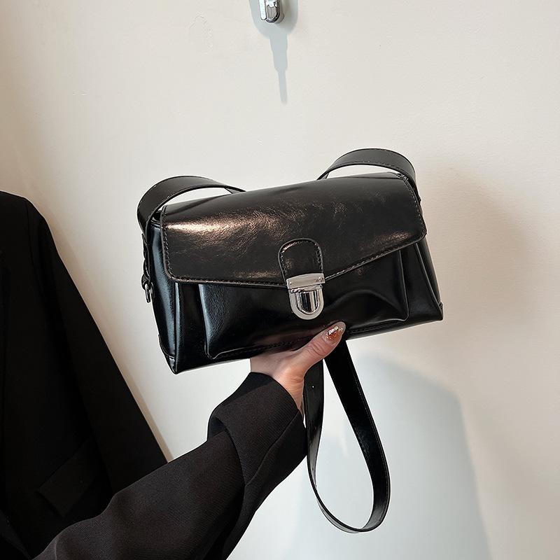 New Korean Style Underarm Small Square Bag Trendy Women Fashionable Button Design Crossbody Bag Autumn Winter One Shoulder Bag