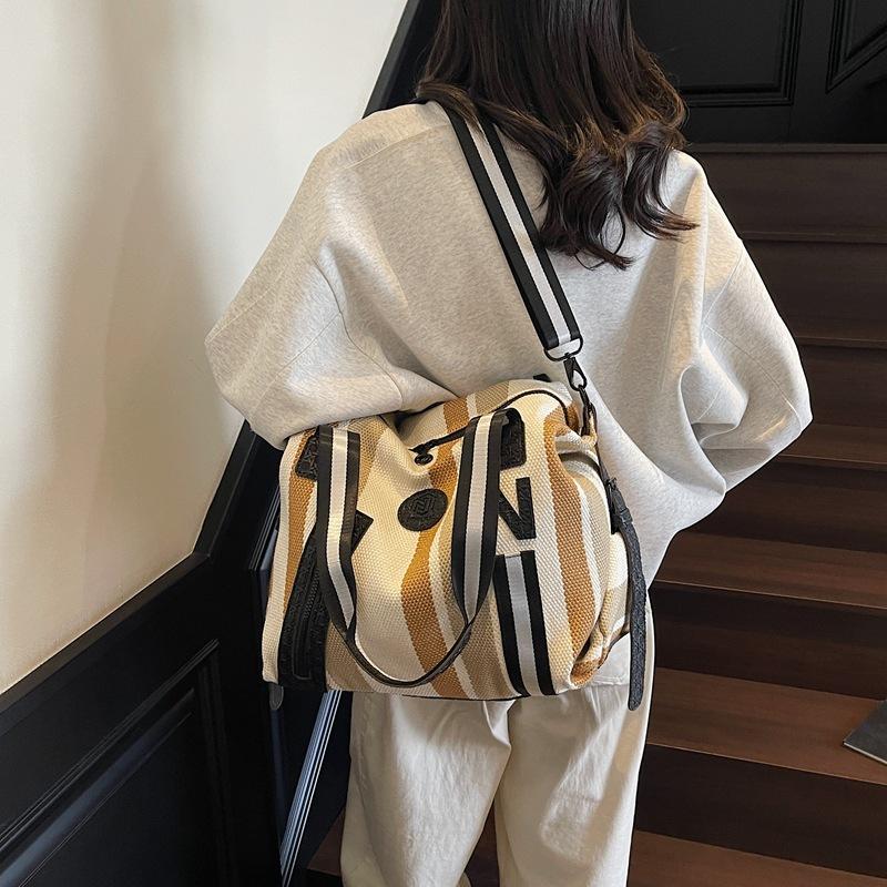 Striped Retro Travel Bag Women's Large Capacity Lightweight Handbag Short-distance Luggage Bag Dry Wet Separation Gym Bag