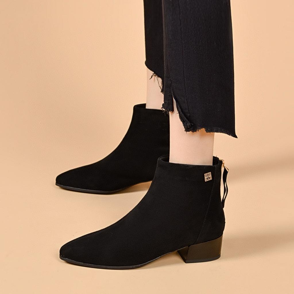 Pointed short boots women's autumn and winter new simple temperament light version rear zipper small leather boots