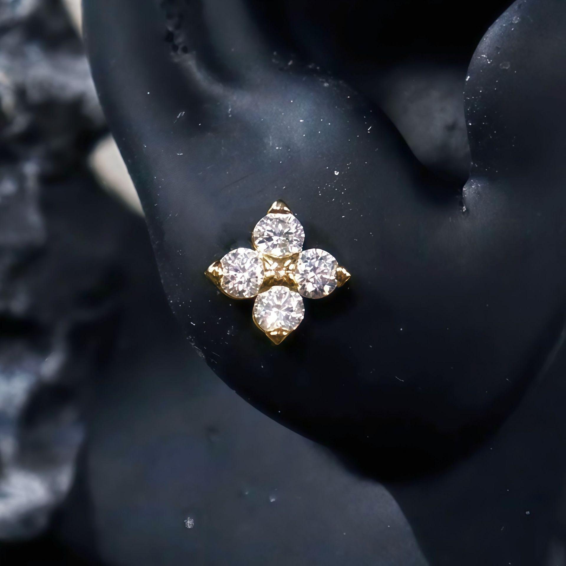 Hip Hop Gold-Plated Four-Leaf Clover Stud Earrings Trendy Men Pure Earrings Flash Mozzarella Diamond Stud Earrings Women