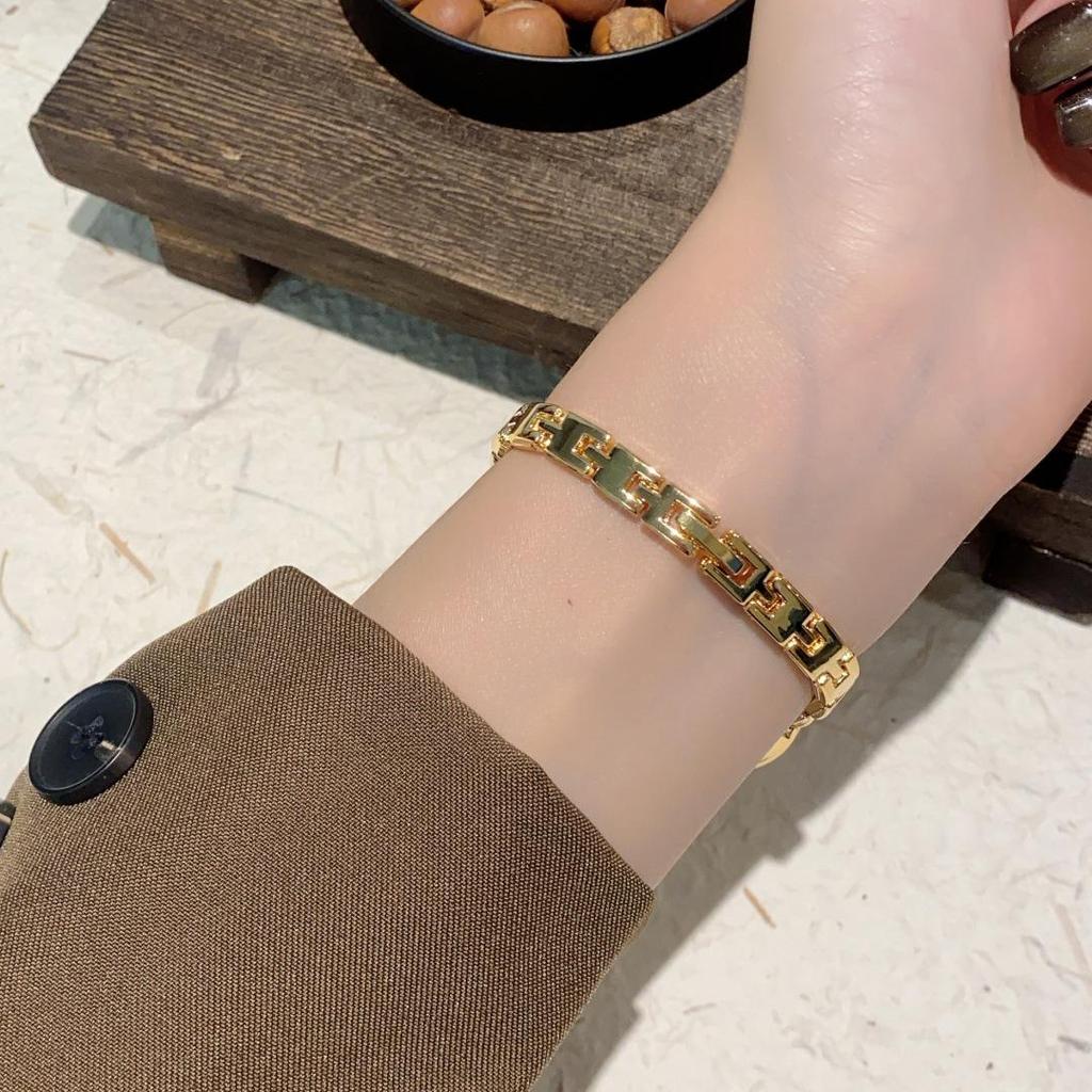 Retro Gold Square Dial Bracelet Watch - Classic European & American Style Women's Bangle