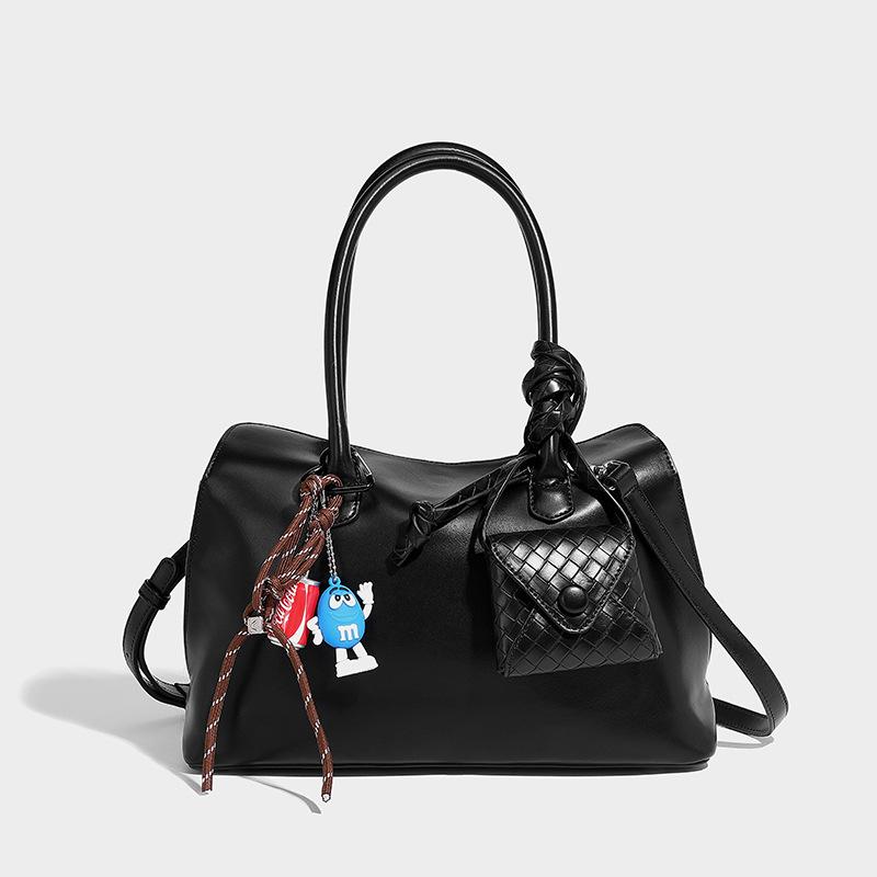 New light luxury niche fashion high-end commuter handbag bowling shoulder bag crossbody Boston bag for women 31*12*24CM чёрный