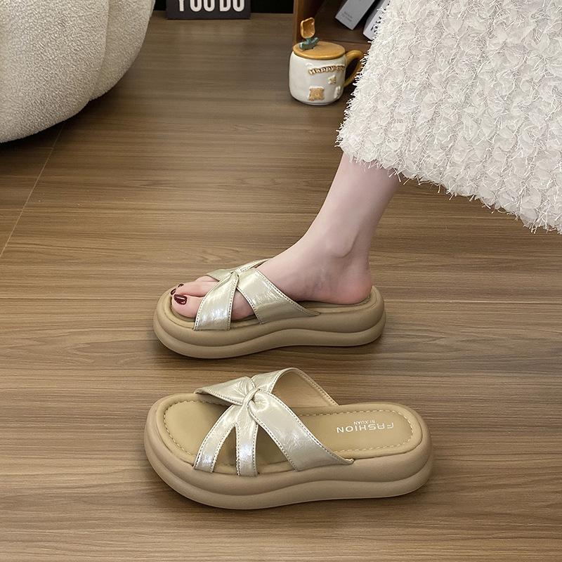 Cool Slippers Female Summer Wear 2025 New Fairy Style with Skirt Platform Beach Sandals Fashion One-word Drag