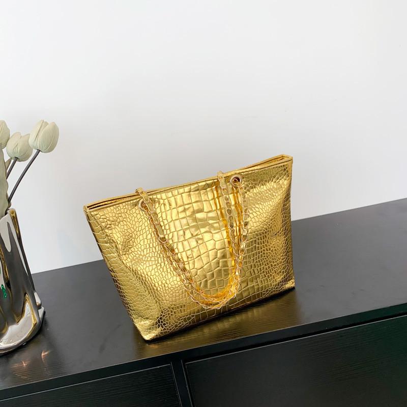 Trendy Black Tote Bag With High-end Feel And Street Style Elements