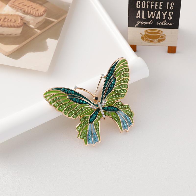 Green Elegant Large Butterfly Alloy Brooch: Versatile Fashion Pin for Coats and Sweaters