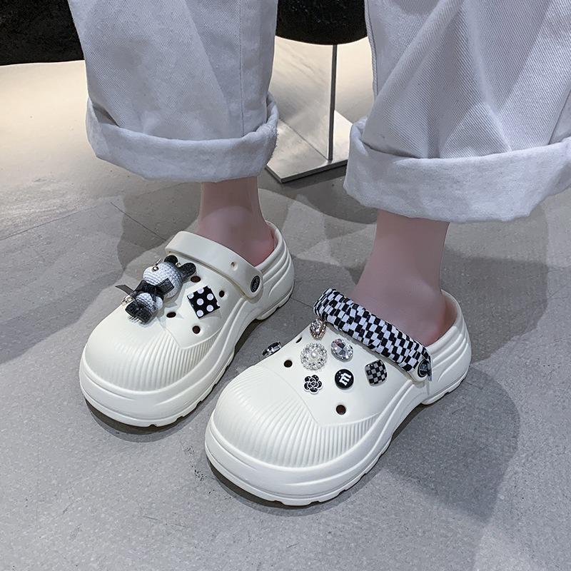 Cute cartoon hole shoes women's spring new wear non-slip deodorant beach seaside heightening sandals