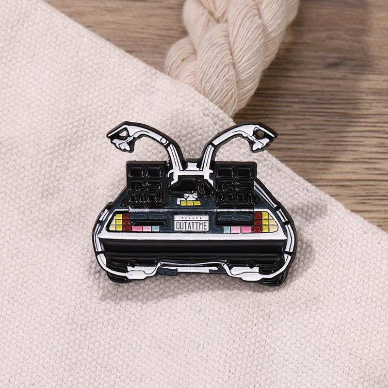 Retro Artistic Vintage Time Machine Brooch In Alloy Ideal For Clothing And Bag Accessories