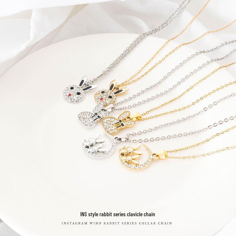 Women's Versatile Titanium Steel Cross Clavicle Necklace - Light Luxury Alloy Pendant