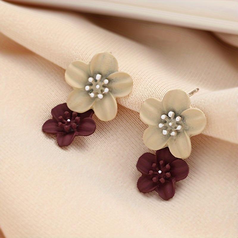 

Пара элегантных цветочных серег-пусет для женщин - Сплав, смешанный цвет, бежевый и коричневый с акцентами, универсальные украшения хаки