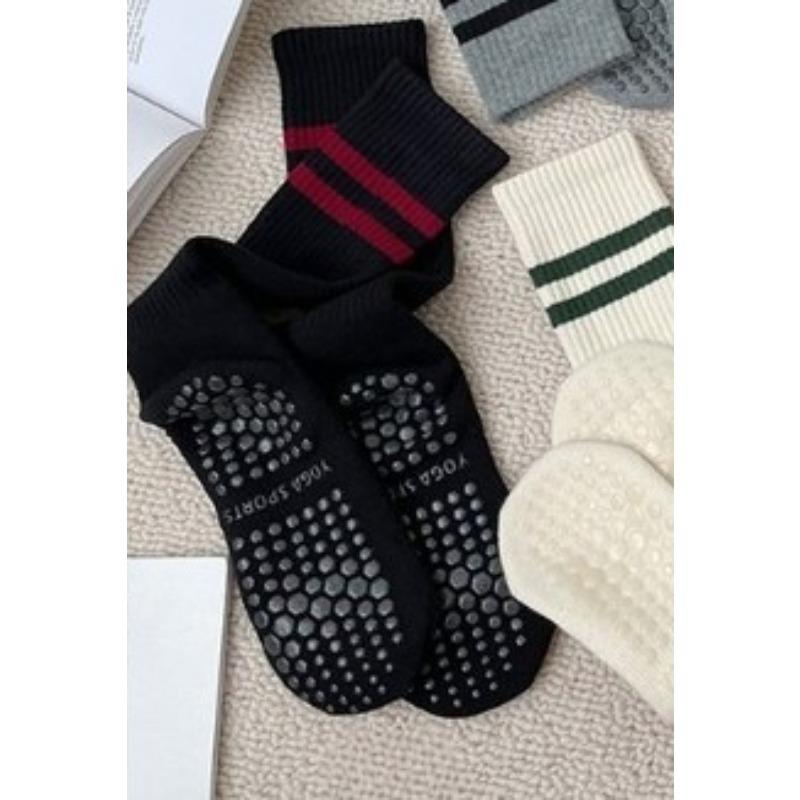 Einfarbige Yogasocken aus Baumwolle bis zur Mitte der Wade, rutschfeste Sportsocken mit Silikonunterseite, für Damen, für Indoor-Fitness, Trampolin, Tanz, Pilates