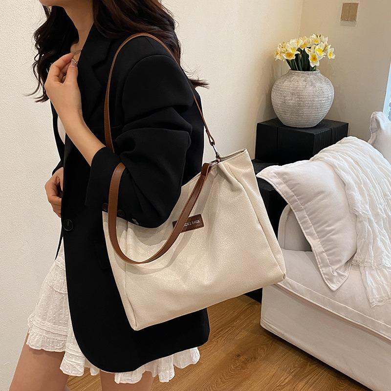 New single shoulder armpit bag large capacity commuting simple retro high sense tote bag versatile
