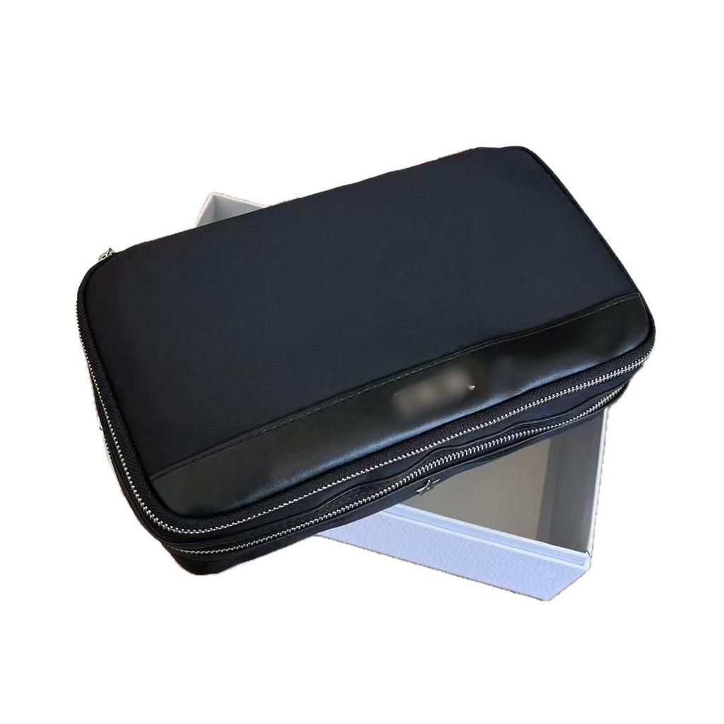 2025 4 Parça Hediye Seti: Pudra Fırçası, Kalem, Siyah Portföy & Çift Katmanlı Kozmetik Çantası