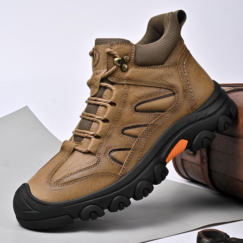 Fashion Genuine Leather Men's Snow Boots Super Warm Plush Outdoor Boots Retro Style Non-slip Hiking Boots Winter Travel Hiking Footwear