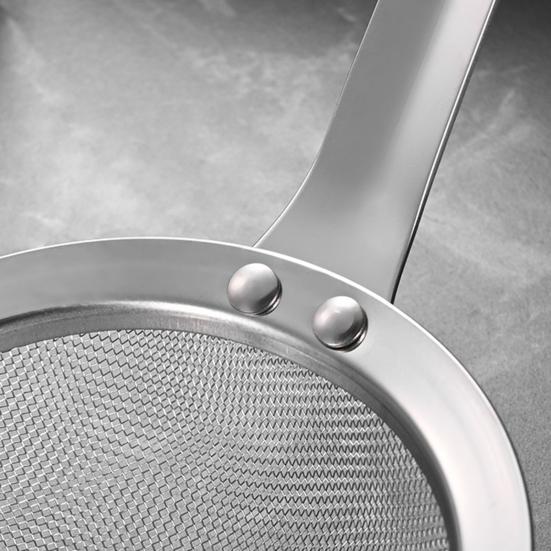 Stainless Steel Fine Mesh Skimmer with Long Handle Heavy-Duty Strainer Spoon for Frying Tea Juice Rust-Proof Essential Kitchen Tool for Filtering