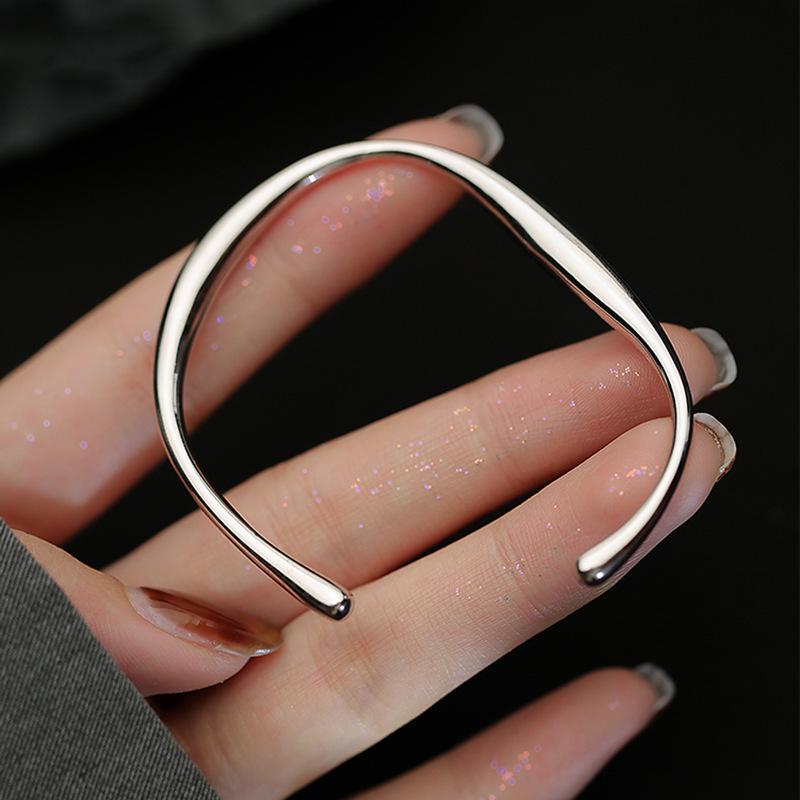 Cool Geometric Irregular Women s Bracelet: Simple, Versatile Hand Jewelry with Unique Style and Personality
