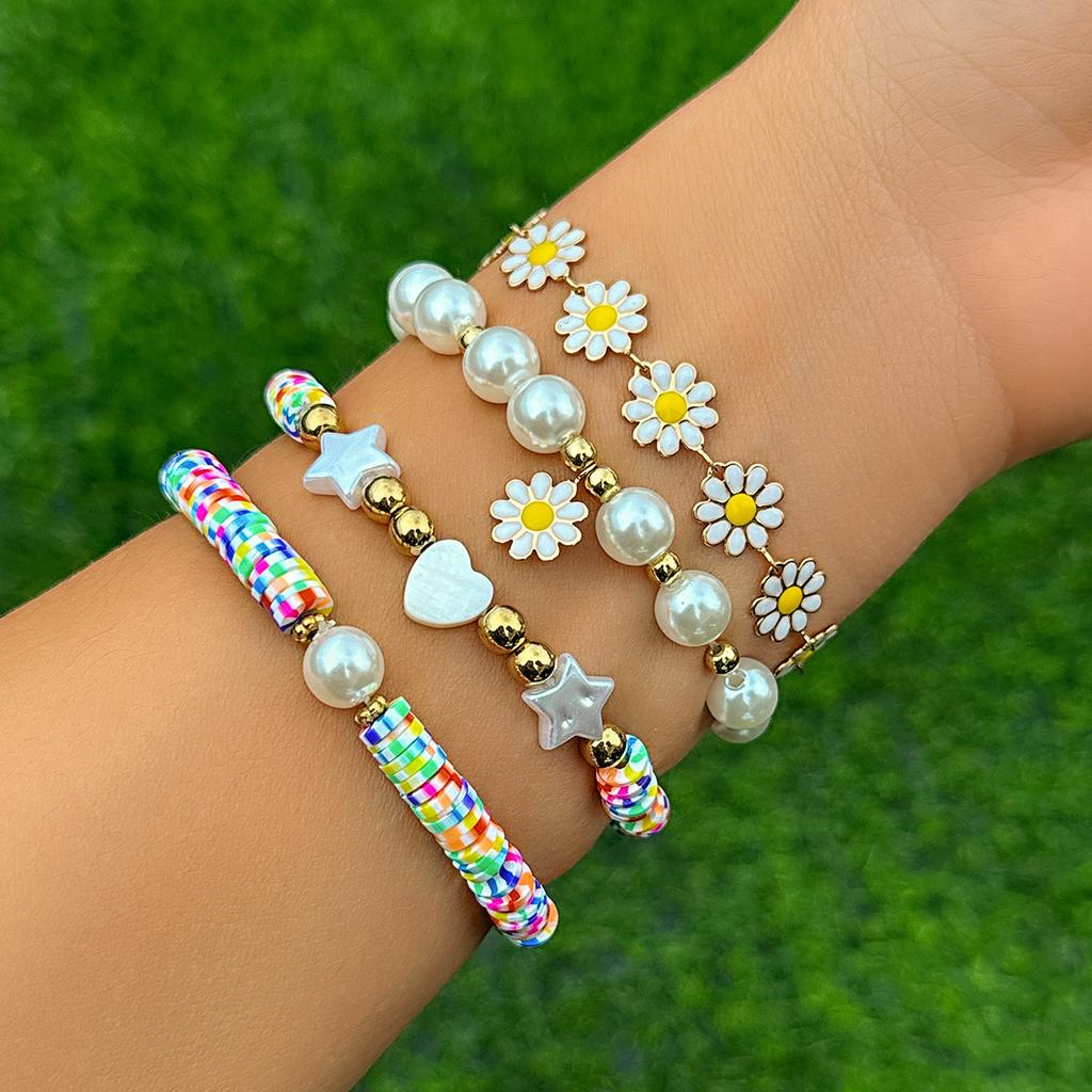 Metal Wind Pig Nose Buckle Round Bead Chain Bracelet, Creative Small Daisy Color Soft Pottery Jewelry