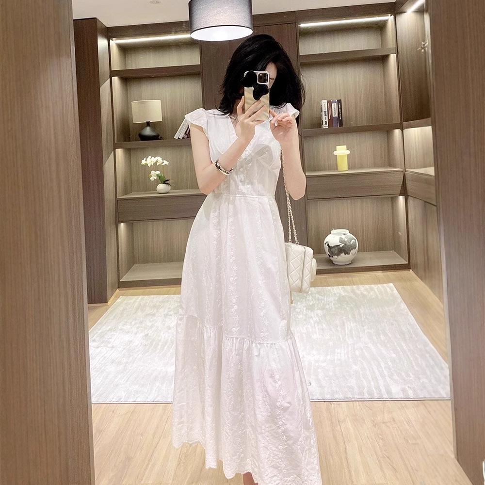 2025 Elegant French-Korean White Dress with Gentle Waist and Mid-Length Skirt