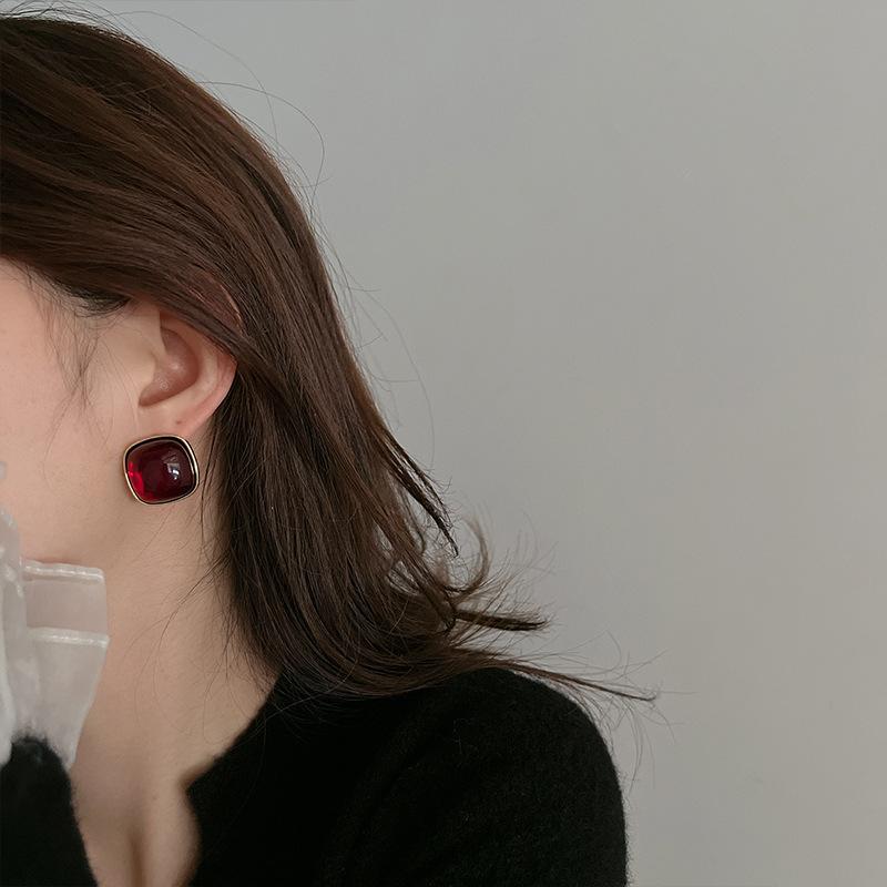 Boucles d'oreilles carrées en résine à clous avec effet frottis, boucles d'oreilles tempérament rétro français, boucles d'oreilles mode simples et haut de gamme