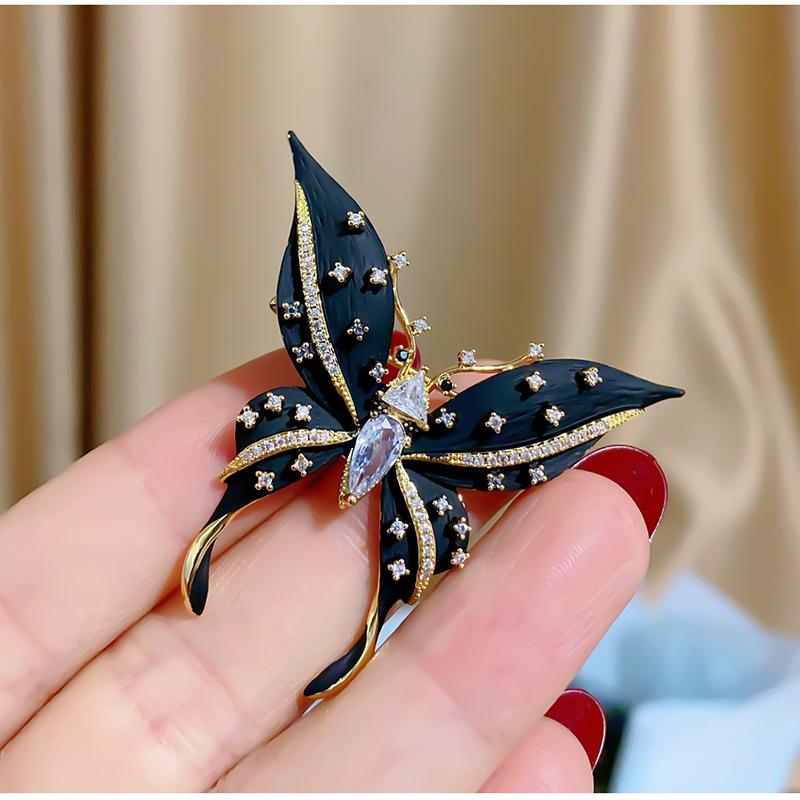 SUYU Vintage Black Butterfly Brooch With Slightly Inlaid Cubic Zirconia Insect Clothing Accessories