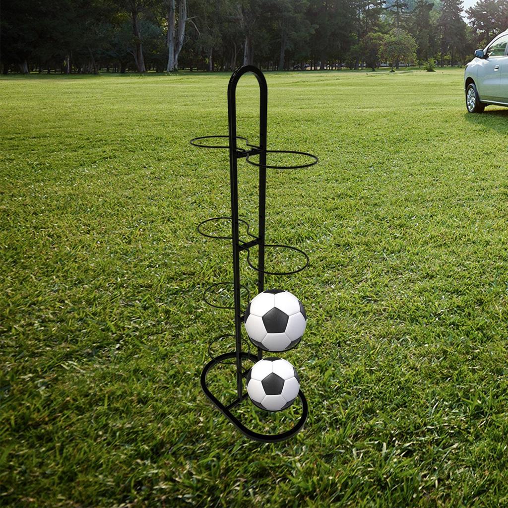 Pionowy organizer na piłki do piłki nożnej i koszykówki w garażu