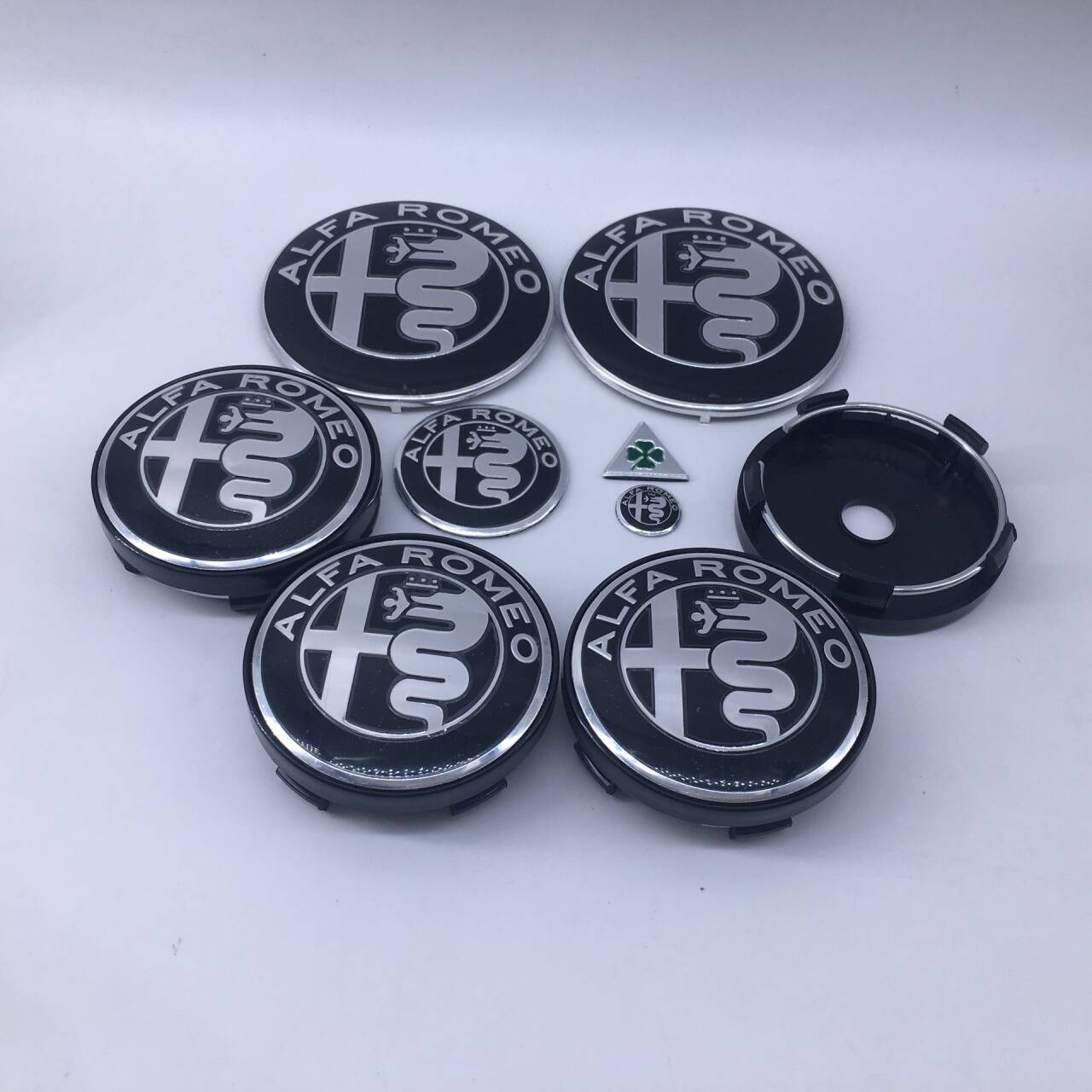 

1sets 9pcs For Alfa Romeo new black T60 060 60mm black caps 74mm Steering Wheel Badge Car Hood Front Emblem Giulia Stelvio Mito 60mm black cap