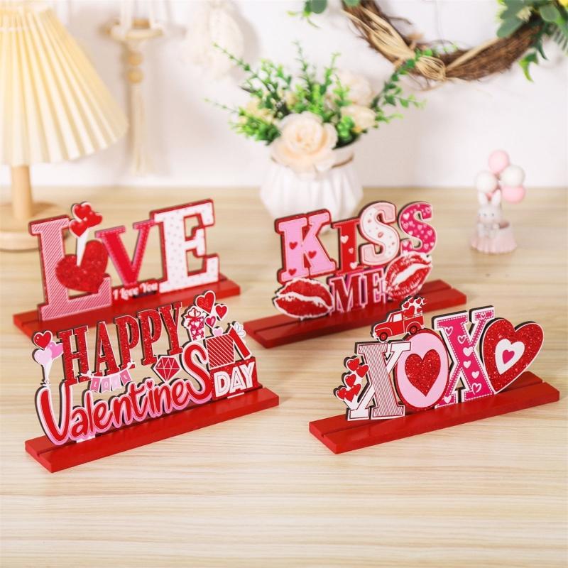 Classical Wood LOVE KISS Figurines Desk Ornaments for Valentine's Day Decoration Couple Gift Indoor Party Decoration