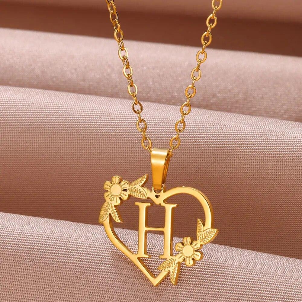 Zlatá farba Jemný kvetinový náhrdelník s iniciálami pre ženy a dievčatá z nehrdzavejúcej ocele Srdiečko s písmenom Choker náhrdelník Najlepšie darčeky Abecedné šperky