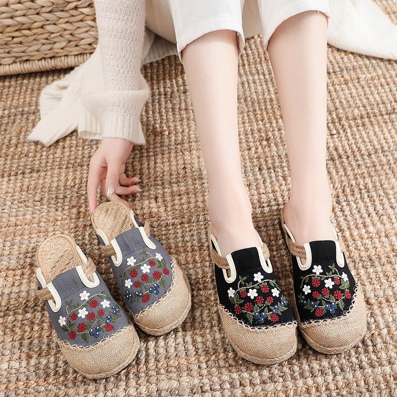 Ethnic Style Women's Embroidered Linen Slip-ons - Retro Old Beijing Breathable Loafers.