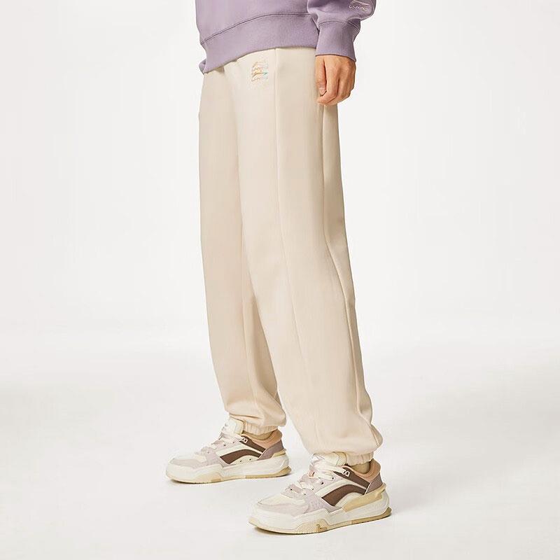 Li Ning Sports Lifestyle Series Solid Color Fleece Thickened Elastic Waist Tapered Knit Sweatpants Women Bottoms Swan-White AKLTC08-2