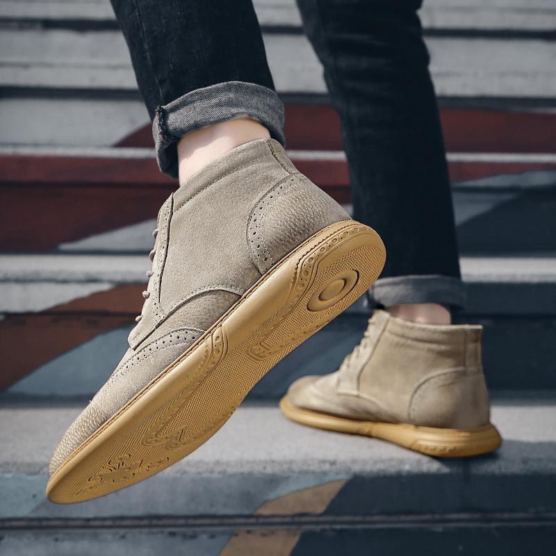 Fashion Golden Sapling Man Retro Flat Chelsea Boots Outdoor Leisure Leather Ankle Boot Male Shoes Pointed Toe High-top Brogues Footwear