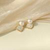 Elegant French Mother-of-Pearl Pendant Necklace - Luxurious, Fashionable, and Versatile Choker