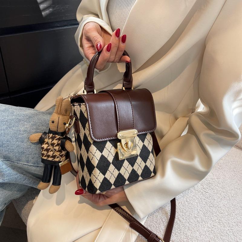 Retro Plaid Niche Bag, New Women's Bag, Popular Messenger Bag, Portable Small Square Bag.