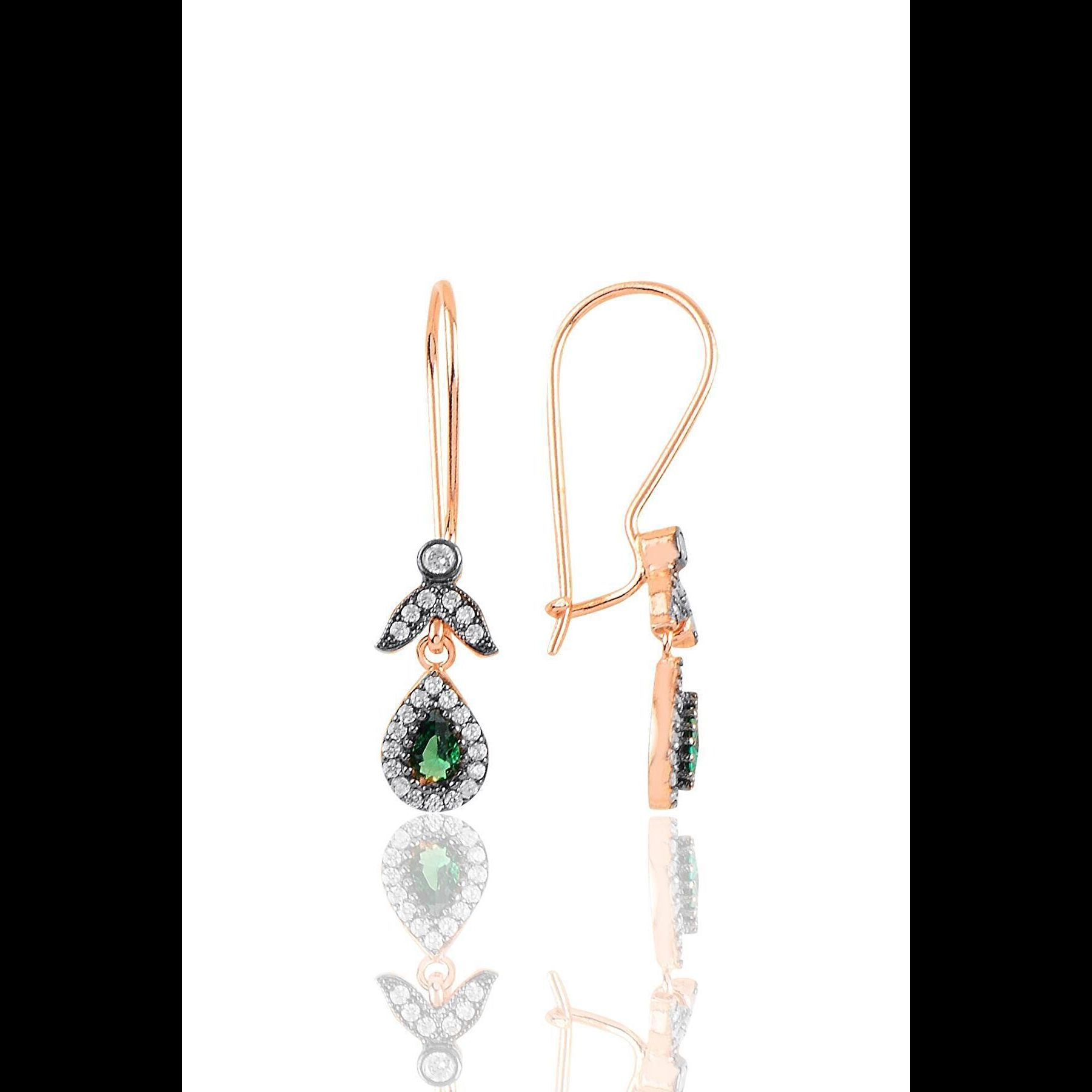 

Серебряные серьги-подвески с изумрудным камнем из корня розы