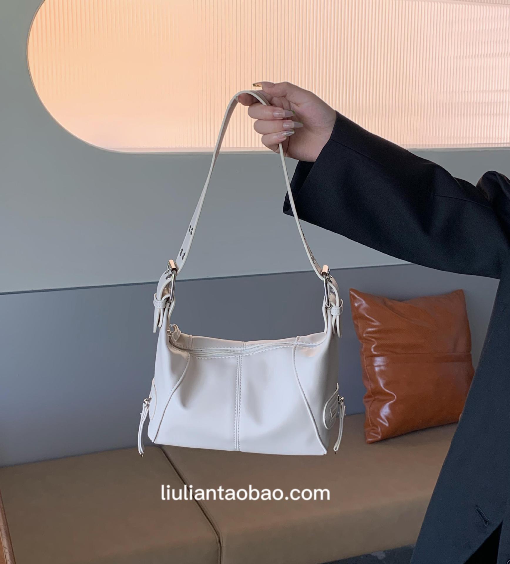 

Niche design leather zipper shoulder bag portable underarm bag retro European and American new bag