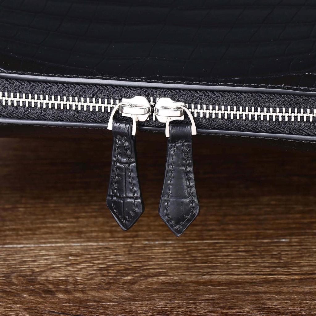 Crocodile Pattern Men's Crossbody Bag – Trendy, Stylish & Compact Backpack for Business and Outdoors.