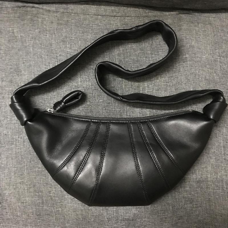 Trendige Retro-Tasche aus Rindsleder im Croissant-Stil + modische Baguette-Umhängetasche aus echtem Leder für Damen