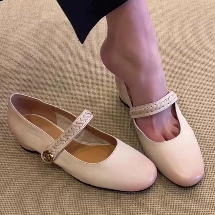 

Sheepskin version of French fairy style Mary Jane shoes girl 2025 summer round head camellia word with light mouth thick heel shoes 40 бежевый