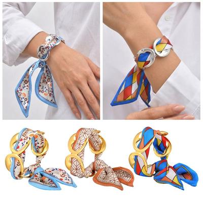 Hollow Geometric Design Hedvábný Šátek Náramek Nerezová Ocel Dutý Manžetový Náramek Denní Nošení