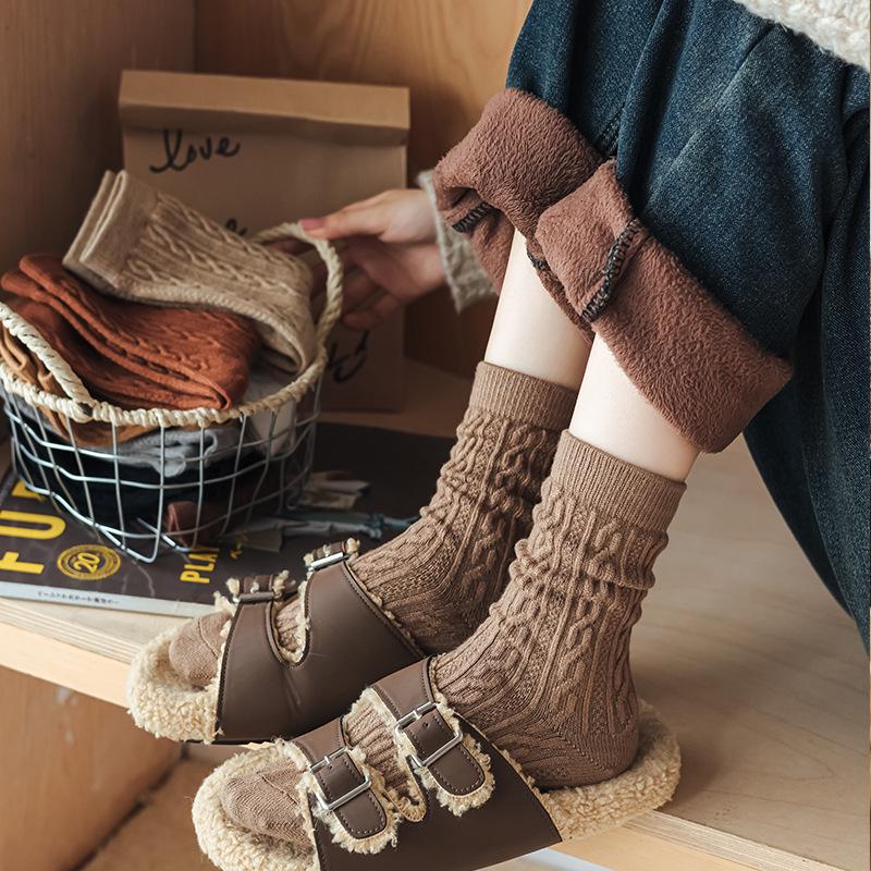 Women's Mid-Calf Cable Knit Wool Socks - Thick, Warm Cashmere with Velvet, Slouchy Style for Autumn/Winter 2023
