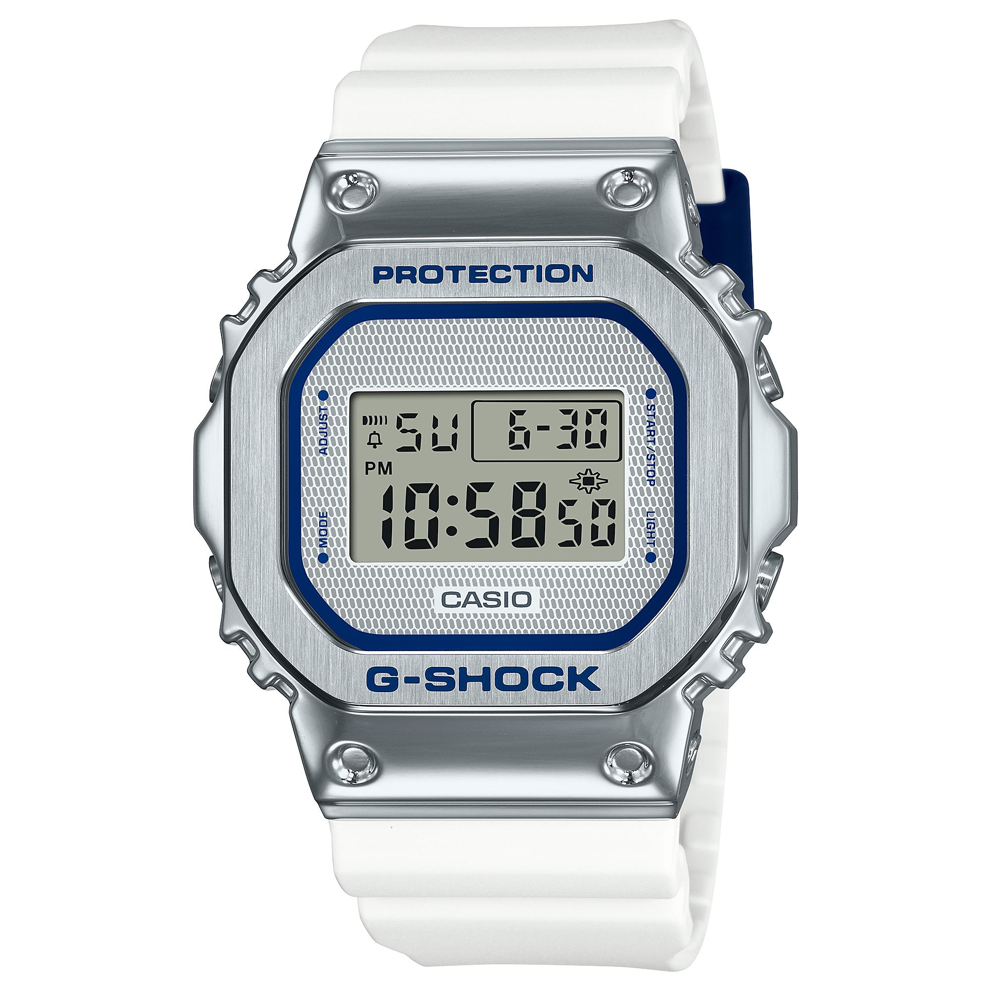 

Casio G-SHOCK Men s Stainless Steel 200M Water Resistant Shock Resistant Alarm Quartz Watch GM-5600LC-7 белый