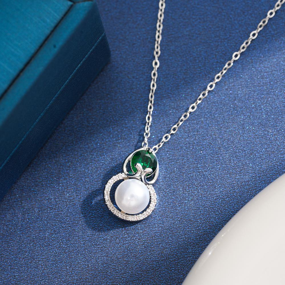 Pearl Cross Gourd Minimalist Choker: High-End Versatile Necklace