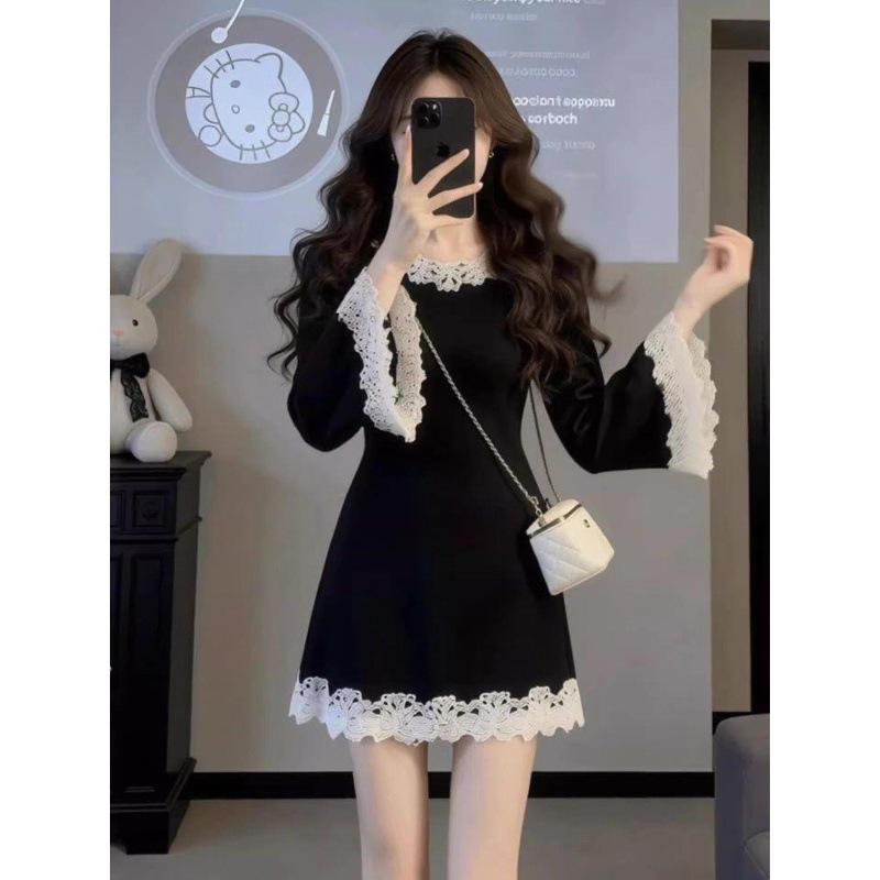 2026 French Hepburn Lace Patchwork Waist-Cinched Petite Dress - New Early Spring Slimming Short Skirt for Women