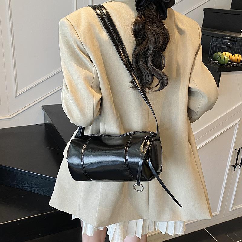 Summer New Retro Single Shoulder Oblique Span Bag Temperament Cylindrical Bag Large Capacity Niche Texture Underarm Women's Bag