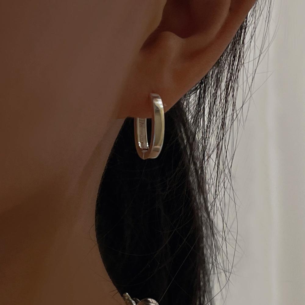 My Omelet [92.5 Silver] Ellipse Flat One-Touch Earrings