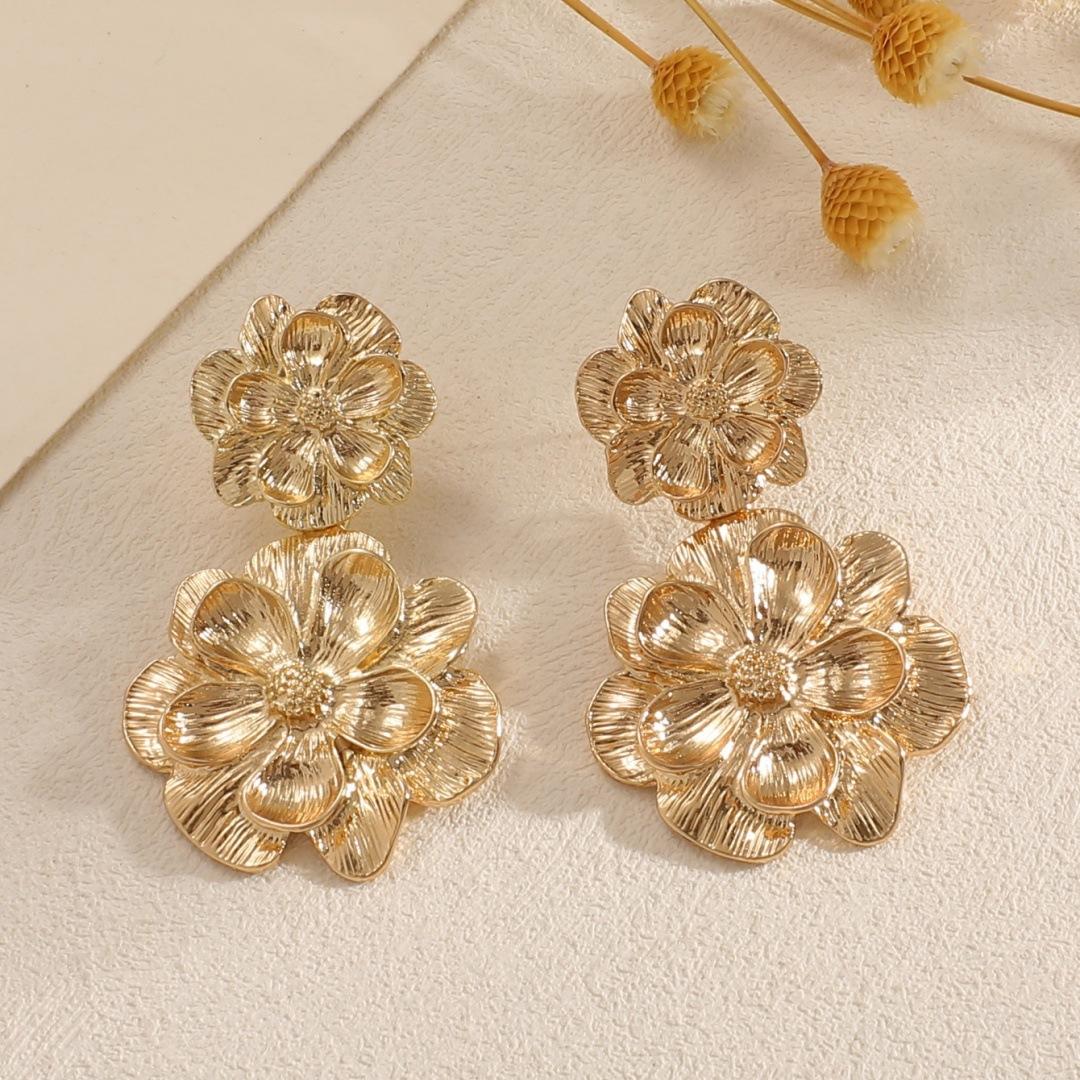 

Модные серьги-подвески для женщин золотой