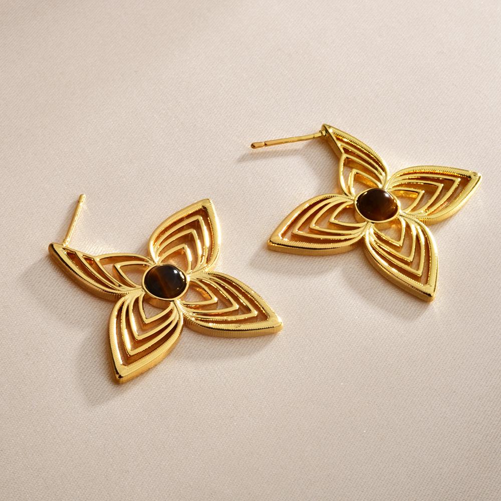 

Korean Style Hollow Out Four Leaf Clover Niche Design High-end Sense Simple Fashionable Earrings for Women .