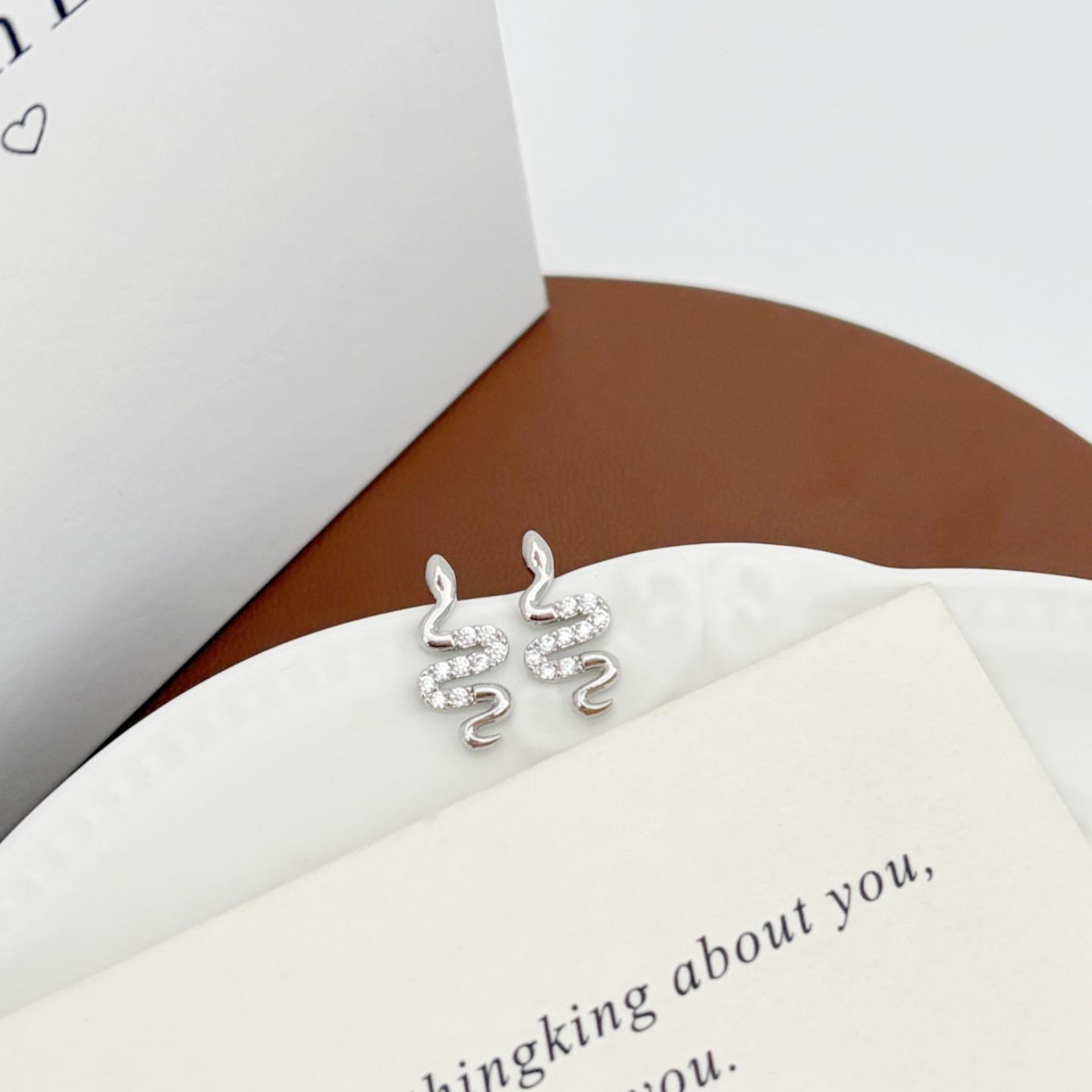 S925 Sterling Silver Snake Stud Earrings - Trendy, High-End, Versatile Accessory серебряный